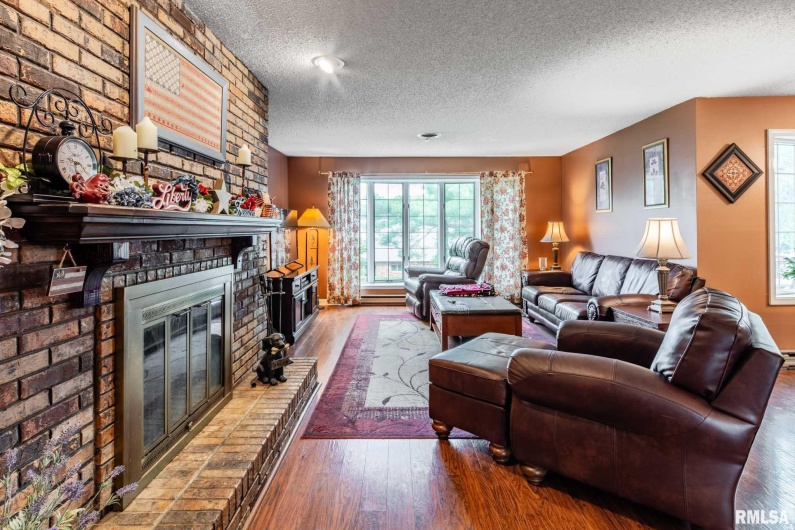 1814 Testa Drive, Marion, Illinois 62959, 4 Bedrooms Bedrooms, 0 ,2 BathroomsBathrooms,Residential,For Sale,Testa,0,RMAQC4264597
