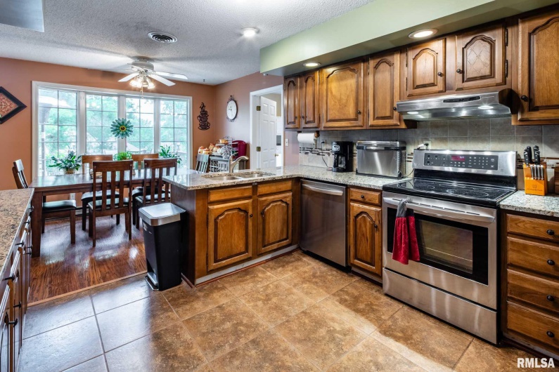 1814 Testa Drive, Marion, Illinois 62959, 4 Bedrooms Bedrooms, 0 ,2 BathroomsBathrooms,Residential,For Sale,Testa,0,RMAQC4264597
