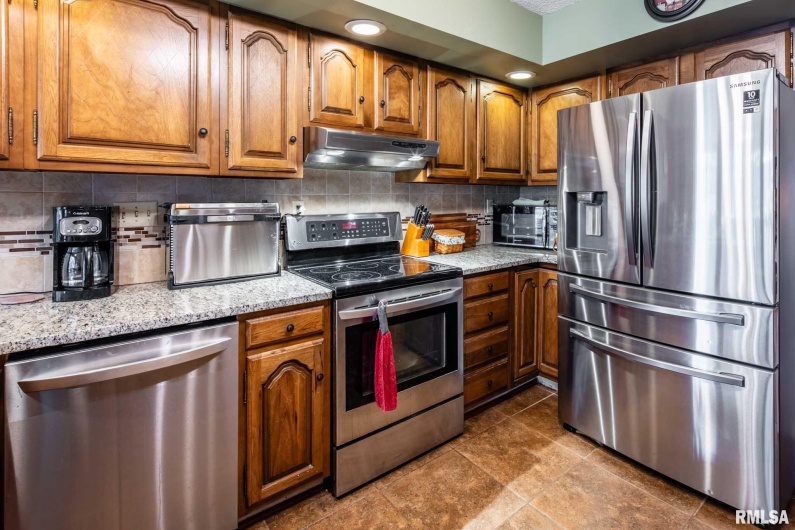 1814 Testa Drive, Marion, Illinois 62959, 4 Bedrooms Bedrooms, 0 ,2 BathroomsBathrooms,Residential,For Sale,Testa,0,RMAQC4264597