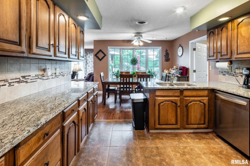 1814 Testa Drive, Marion, Illinois 62959, 4 Bedrooms Bedrooms, 0 ,2 BathroomsBathrooms,Residential,For Sale,Testa,0,RMAQC4264597