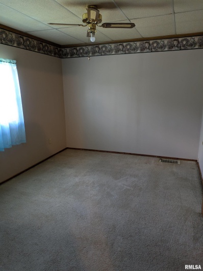 1205 BURGESS Avenue, Johnston City, Illinois 62951, 3 Bedrooms Bedrooms, 0 ,1 BathroomBathrooms,Residential,For Sale,BURGESS,0,RMAEB458483