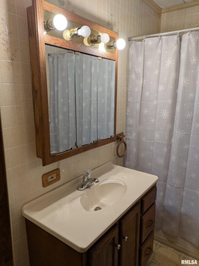 1205 BURGESS Avenue, Johnston City, Illinois 62951, 3 Bedrooms Bedrooms, 0 ,1 BathroomBathrooms,Residential,For Sale,BURGESS,0,RMAEB458483