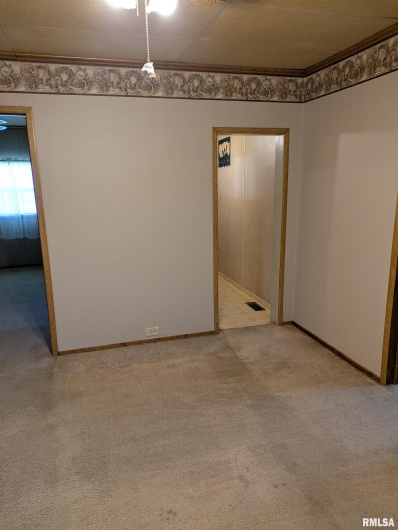 1205 BURGESS Avenue, Johnston City, Illinois 62951, 3 Bedrooms Bedrooms, 0 ,1 BathroomBathrooms,Residential,For Sale,BURGESS,0,RMAEB458483