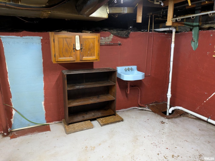 1205 BURGESS Avenue, Johnston City, Illinois 62951, 3 Bedrooms Bedrooms, 0 ,1 BathroomBathrooms,Residential,For Sale,BURGESS,0,RMAEB458483