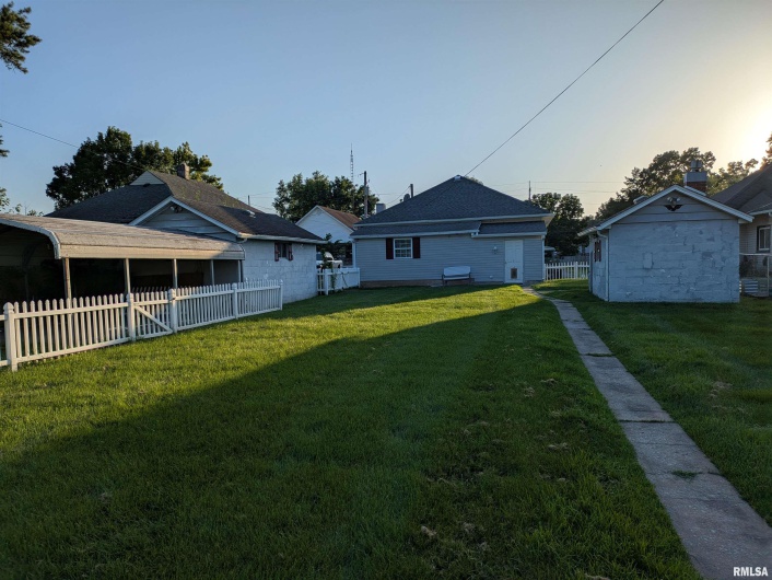 1205 BURGESS Avenue, Johnston City, Illinois 62951, 3 Bedrooms Bedrooms, 0 ,1 BathroomBathrooms,Residential,For Sale,BURGESS,0,RMAEB458483