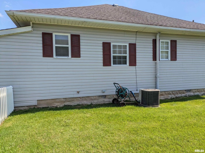1205 BURGESS Avenue, Johnston City, Illinois 62951, 3 Bedrooms Bedrooms, 0 ,1 BathroomBathrooms,Residential,For Sale,BURGESS,0,RMAEB458483