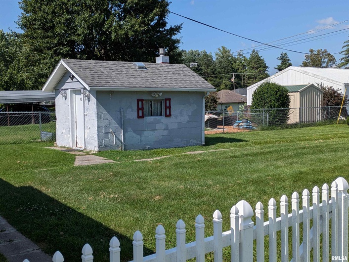 1205 BURGESS Avenue, Johnston City, Illinois 62951, 3 Bedrooms Bedrooms, 0 ,1 BathroomBathrooms,Residential,For Sale,BURGESS,0,RMAEB458483