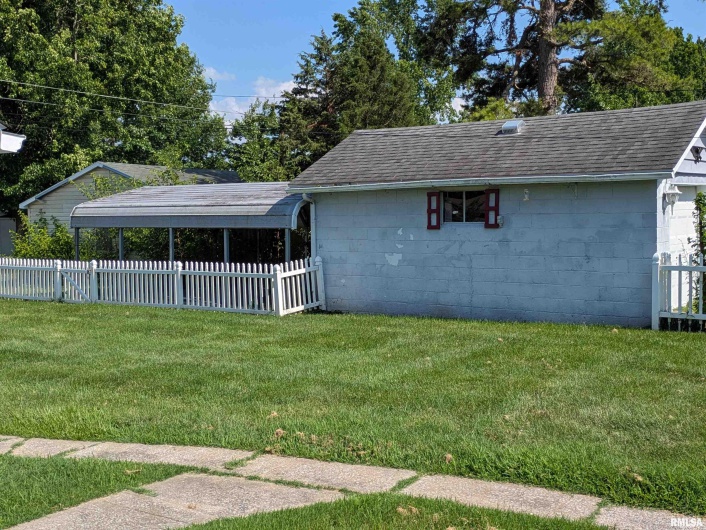 1205 BURGESS Avenue, Johnston City, Illinois 62951, 3 Bedrooms Bedrooms, 0 ,1 BathroomBathrooms,Residential,For Sale,BURGESS,0,RMAEB458483