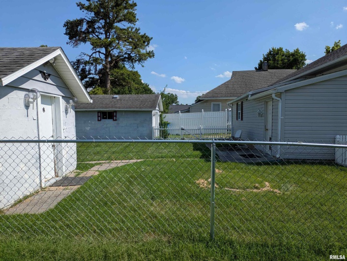 1205 BURGESS Avenue, Johnston City, Illinois 62951, 3 Bedrooms Bedrooms, 0 ,1 BathroomBathrooms,Residential,For Sale,BURGESS,0,RMAEB458483