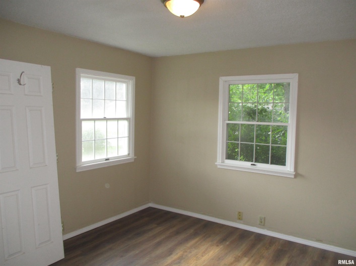 405 DOUGLAS Street, DeSoto, Illinois 62924, 3 Bedrooms Bedrooms, 0 ,1 BathroomBathrooms,Residential,For Sale,DOUGLAS,0,RMAEB458487