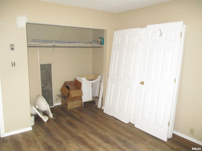 405 DOUGLAS Street, DeSoto, Illinois 62924, 3 Bedrooms Bedrooms, 0 ,1 BathroomBathrooms,Residential,For Sale,DOUGLAS,0,RMAEB458487