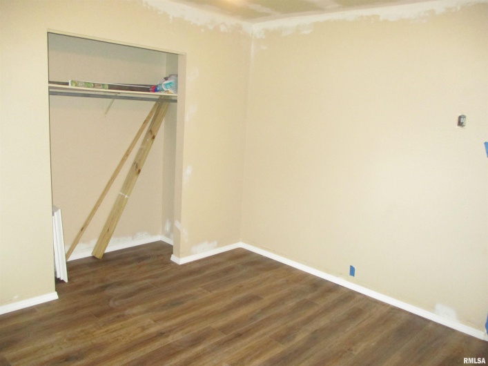 405 DOUGLAS Street, DeSoto, Illinois 62924, 3 Bedrooms Bedrooms, 0 ,1 BathroomBathrooms,Residential,For Sale,DOUGLAS,0,RMAEB458487
