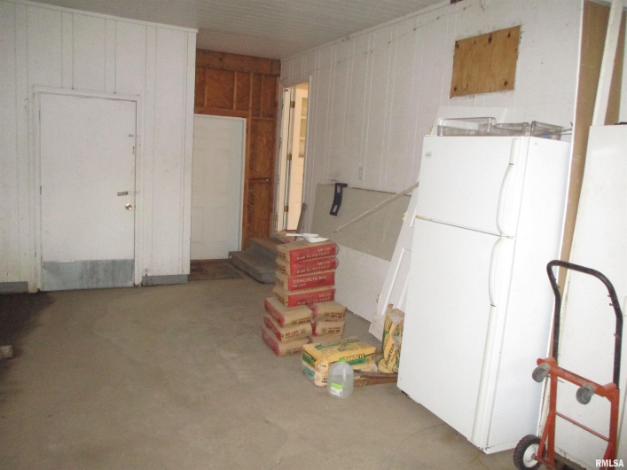 405 DOUGLAS Street, DeSoto, Illinois 62924, 3 Bedrooms Bedrooms, 0 ,1 BathroomBathrooms,Residential,For Sale,DOUGLAS,0,RMAEB458487