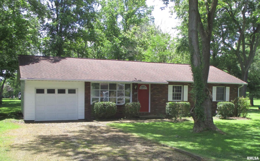 405 DOUGLAS Street, DeSoto, Illinois 62924, 3 Bedrooms Bedrooms, 0 ,1 BathroomBathrooms,Residential,For Sale,DOUGLAS,0,RMAEB458487