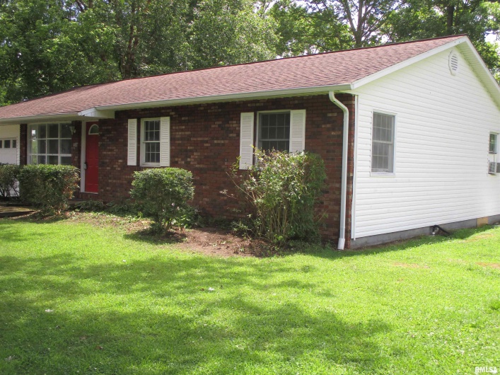405 DOUGLAS Street, DeSoto, Illinois 62924, 3 Bedrooms Bedrooms, 0 ,1 BathroomBathrooms,Residential,For Sale,DOUGLAS,0,RMAEB458487