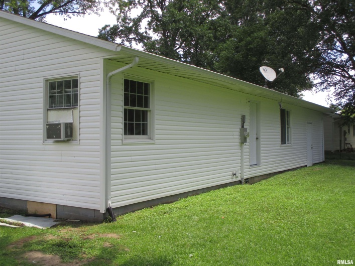 405 DOUGLAS Street, DeSoto, Illinois 62924, 3 Bedrooms Bedrooms, 0 ,1 BathroomBathrooms,Residential,For Sale,DOUGLAS,0,RMAEB458487