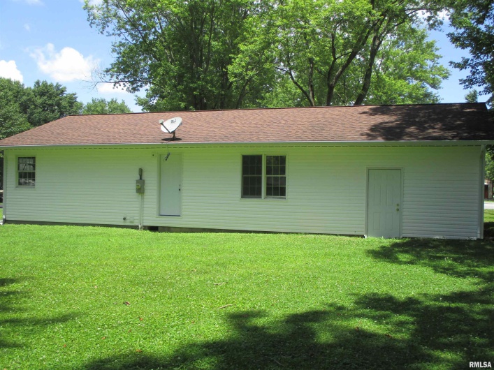 405 DOUGLAS Street, DeSoto, Illinois 62924, 3 Bedrooms Bedrooms, 0 ,1 BathroomBathrooms,Residential,For Sale,DOUGLAS,0,RMAEB458487