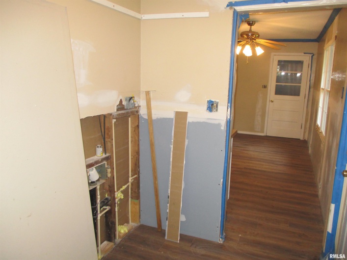 405 DOUGLAS Street, DeSoto, Illinois 62924, 3 Bedrooms Bedrooms, 0 ,1 BathroomBathrooms,Residential,For Sale,DOUGLAS,0,RMAEB458487