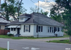 408 UNIVERSITY Avenue, Carbondale, Illinois 62901, 2 Bedrooms Bedrooms, 0 ,1 BathroomBathrooms,Residential,For Sale,UNIVERSITY,0,RMAEB458490