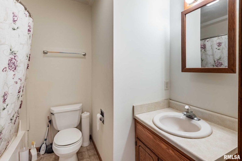 105 LAUREL Street, Stonefort, Illinois 62987, 2 Bedrooms Bedrooms, 0 ,1 BathroomBathrooms,Residential,For Sale,LAUREL,0,RMAQC4264627