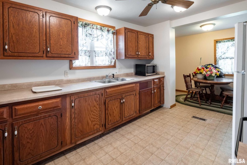 105 LAUREL Street, Stonefort, Illinois 62987, 2 Bedrooms Bedrooms, 0 ,1 BathroomBathrooms,Residential,For Sale,LAUREL,0,RMAQC4264627