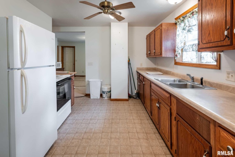 105 LAUREL Street, Stonefort, Illinois 62987, 2 Bedrooms Bedrooms, 0 ,1 BathroomBathrooms,Residential,For Sale,LAUREL,0,RMAQC4264627
