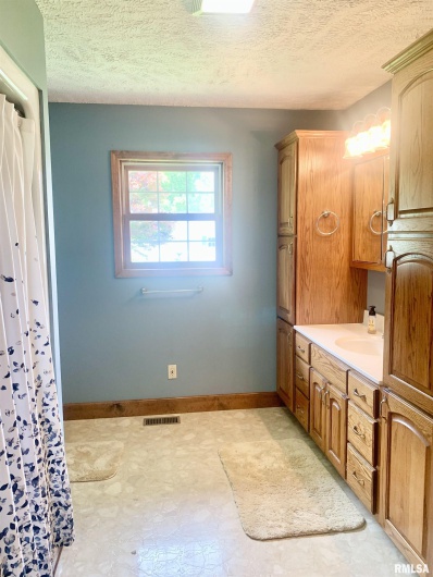 312 MCKINLEY Street, Galatia, Illinois 62935, 3 Bedrooms Bedrooms, 0 ,2 BathroomsBathrooms,Residential,For Sale,MCKINLEY,0,RMAEB458495