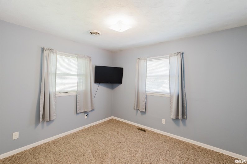 201 PERRY Street, Energy, Illinois 62933, 4 Bedrooms Bedrooms, 0 ,2 BathroomsBathrooms,Residential,For Sale,PERRY,0,RMAEB458494