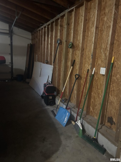 1011 20TH Street, Murphysboro, Illinois 62966, 4 Bedrooms Bedrooms, 0 ,1 BathroomBathrooms,Residential,For Sale,20TH,0,RMAEB458500
