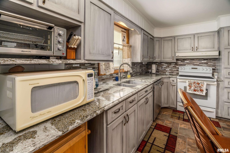 2305 WEAVER Road, Herrin, Illinois 62948, 3 Bedrooms Bedrooms, 0 ,2 BathroomsBathrooms,Residential,For Sale,WEAVER,0,RMAQC4264636