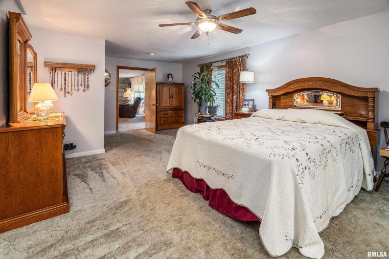 2305 WEAVER Road, Herrin, Illinois 62948, 3 Bedrooms Bedrooms, 0 ,2 BathroomsBathrooms,Residential,For Sale,WEAVER,0,RMAQC4264636