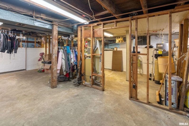 2305 WEAVER Road, Herrin, Illinois 62948, 3 Bedrooms Bedrooms, 0 ,2 BathroomsBathrooms,Residential,For Sale,WEAVER,0,RMAQC4264636