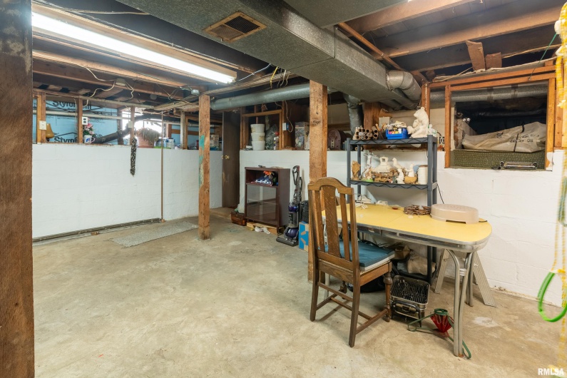 2305 WEAVER Road, Herrin, Illinois 62948, 3 Bedrooms Bedrooms, 0 ,2 BathroomsBathrooms,Residential,For Sale,WEAVER,0,RMAQC4264636
