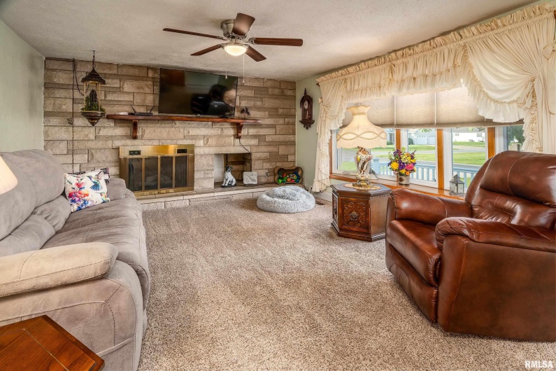 2305 WEAVER Road, Herrin, Illinois 62948, 3 Bedrooms Bedrooms, 0 ,2 BathroomsBathrooms,Residential,For Sale,WEAVER,0,RMAQC4264636