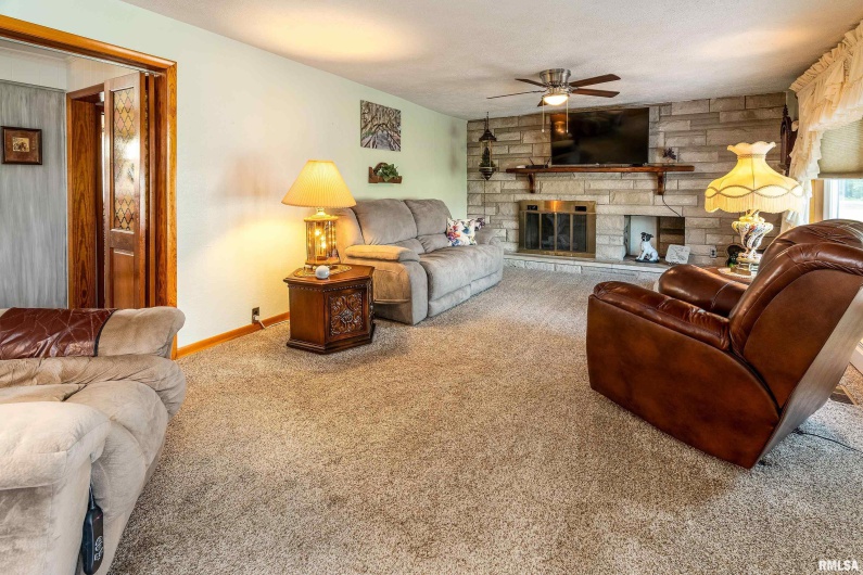 2305 WEAVER Road, Herrin, Illinois 62948, 3 Bedrooms Bedrooms, 0 ,2 BathroomsBathrooms,Residential,For Sale,WEAVER,0,RMAQC4264636