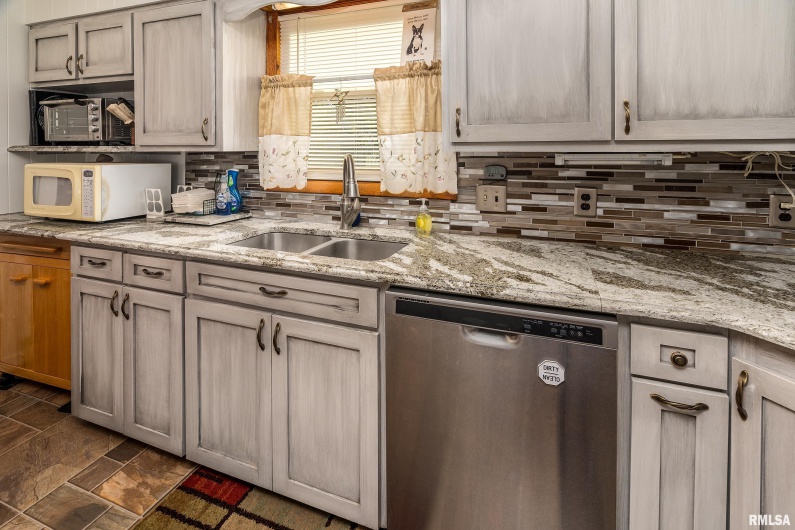 2305 WEAVER Road, Herrin, Illinois 62948, 3 Bedrooms Bedrooms, 0 ,2 BathroomsBathrooms,Residential,For Sale,WEAVER,0,RMAQC4264636