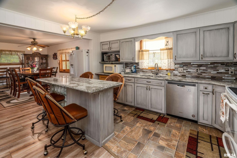 2305 WEAVER Road, Herrin, Illinois 62948, 3 Bedrooms Bedrooms, 0 ,2 BathroomsBathrooms,Residential,For Sale,WEAVER,0,RMAQC4264636