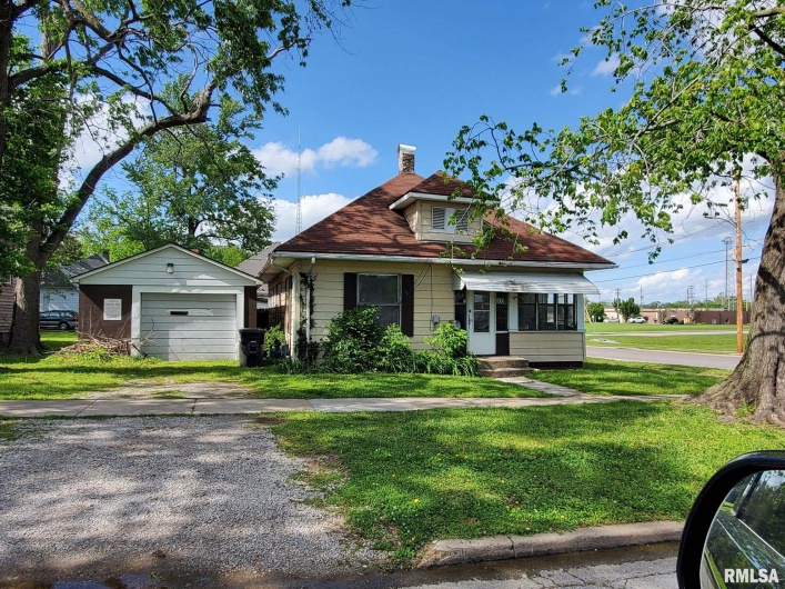 300 PECAN Street, Carbondale, Illinois 62901, 2 Bedrooms Bedrooms, 0 ,1 BathroomBathrooms,Residential,For Sale,PECAN,0,RMAEB458502