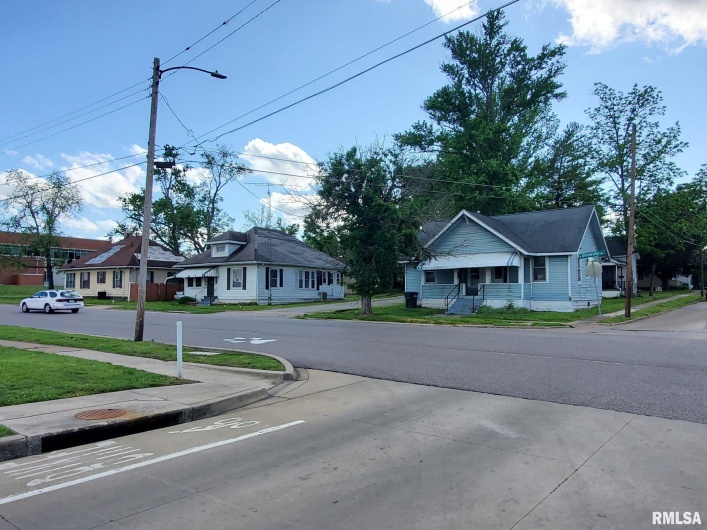 300 PECAN Street, Carbondale, Illinois 62901, 2 Bedrooms Bedrooms, 0 ,1 BathroomBathrooms,Residential,For Sale,PECAN,0,RMAEB458502