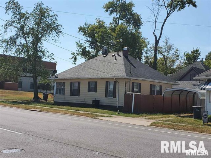 300 PECAN Street, Carbondale, Illinois 62901, 2 Bedrooms Bedrooms, 0 ,1 BathroomBathrooms,Residential,For Sale,PECAN,0,RMAEB458502