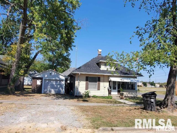 300 PECAN Street, Carbondale, Illinois 62901, 2 Bedrooms Bedrooms, 0 ,1 BathroomBathrooms,Residential,For Sale,PECAN,0,RMAEB458502