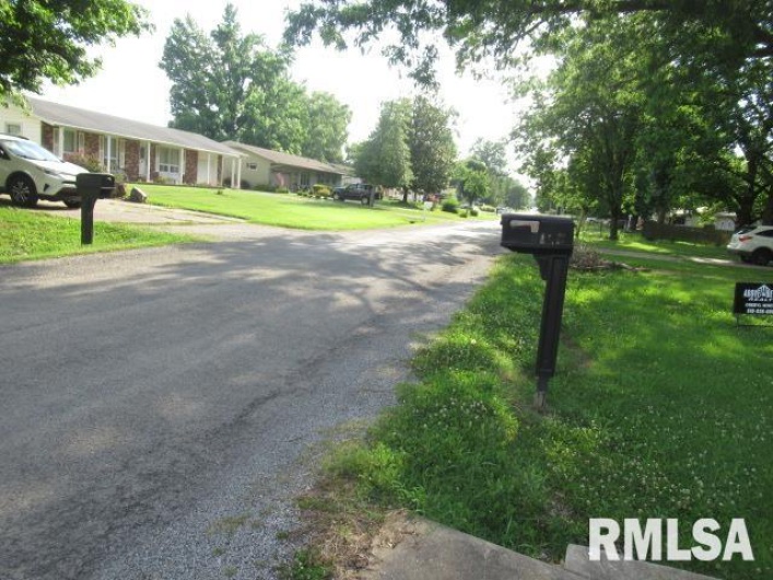 1117 ASH Street, Herrin, Illinois 62948, 3 Bedrooms Bedrooms, 0 ,2 BathroomsBathrooms,Residential,For Sale,ASH,0,RMAEB458501