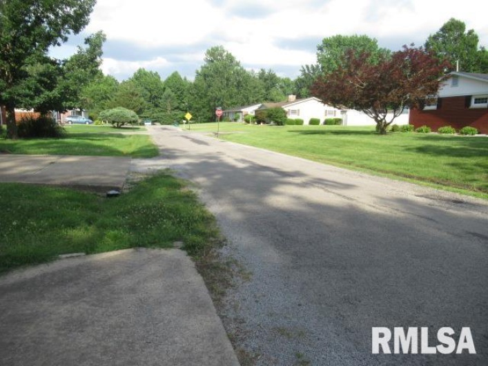 1117 ASH Street, Herrin, Illinois 62948, 3 Bedrooms Bedrooms, 0 ,2 BathroomsBathrooms,Residential,For Sale,ASH,0,RMAEB458501