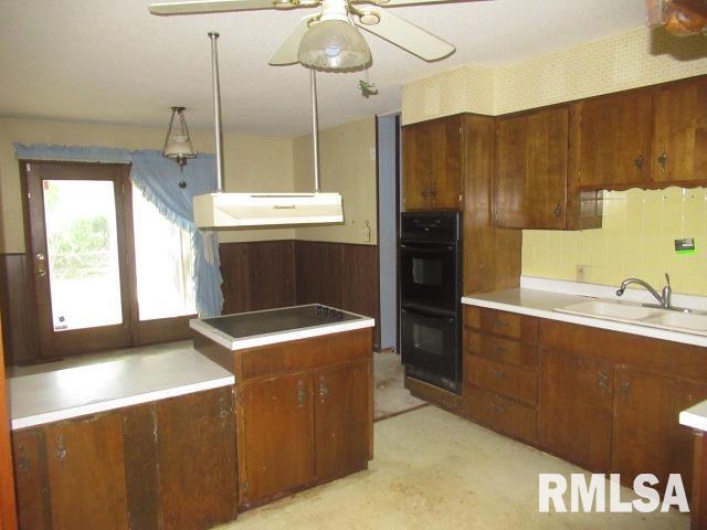 1117 ASH Street, Herrin, Illinois 62948, 3 Bedrooms Bedrooms, 0 ,2 BathroomsBathrooms,Residential,For Sale,ASH,0,RMAEB458501