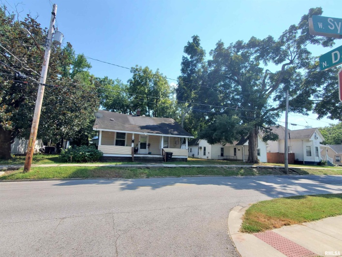 307 SYCAMORE Street, Carbondale, Illinois 62901, 2 Bedrooms Bedrooms, 0 ,1 BathroomBathrooms,Residential,For Sale,SYCAMORE,0,RMAEB458503