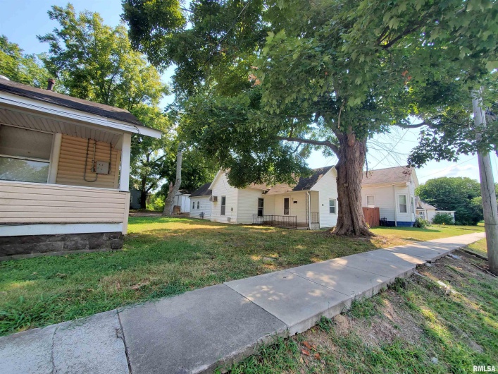 307 SYCAMORE Street, Carbondale, Illinois 62901, 2 Bedrooms Bedrooms, 0 ,1 BathroomBathrooms,Residential,For Sale,SYCAMORE,0,RMAEB458503