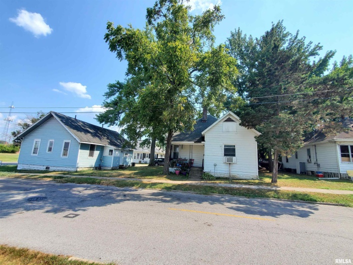 307 SYCAMORE Street, Carbondale, Illinois 62901, 2 Bedrooms Bedrooms, 0 ,1 BathroomBathrooms,Residential,For Sale,SYCAMORE,0,RMAEB458503