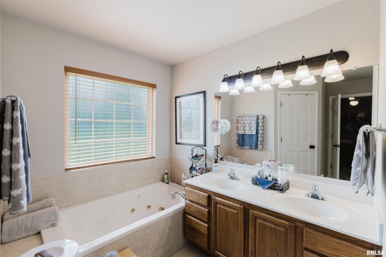 1710 Broeking Road, Marion, Illinois 62959, 3 Bedrooms Bedrooms, 0 ,2 BathroomsBathrooms,Residential,For Sale,Broeking,0,RMAQC4264151