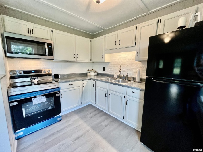 2664 IL Route 145 Highway, Metropolis, Illinois 62960, 3 Bedrooms Bedrooms, 0 ,1 BathroomBathrooms,Residential,For Sale,IL Route 145,0,RMAEB458511
