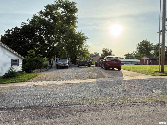 41 Cache Avenue, Buncombe, Illinois 62912, 2 Bedrooms Bedrooms, 0 ,1 BathroomBathrooms,Residential,For Sale,Cache,0,RMAEB458514